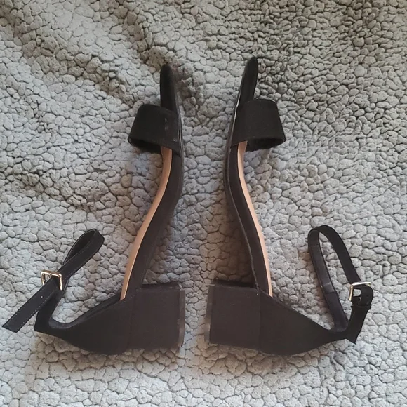 Elegant Torrid 10 WIDE Black Sueded Women's Sandals NWOT - Picture 8 of 13